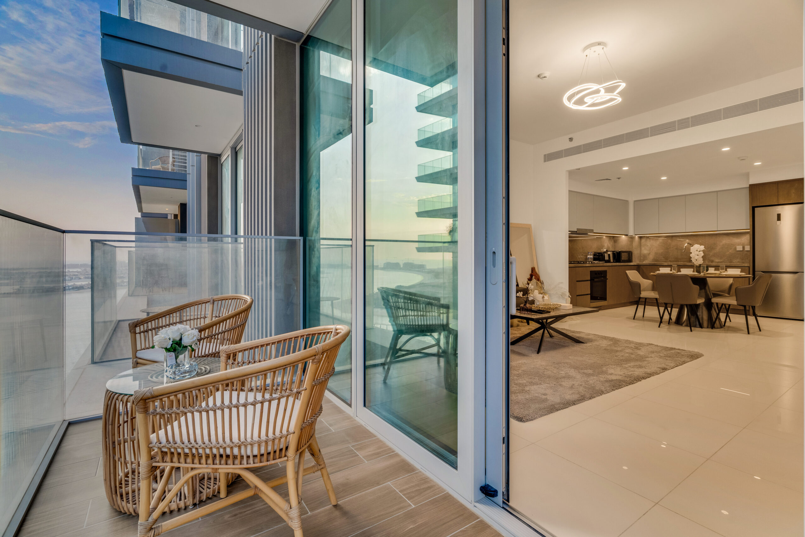 Short Term Holiday Homes Dubai downtown 1BHK facing Burj Khalifa